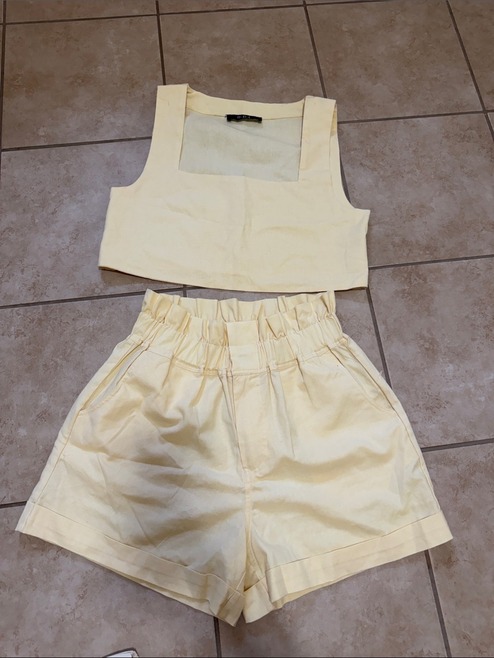 NWOT O.P.T Cropped Tank & High-Waist Paperbag Shorts Set - Pale Yellow size smal